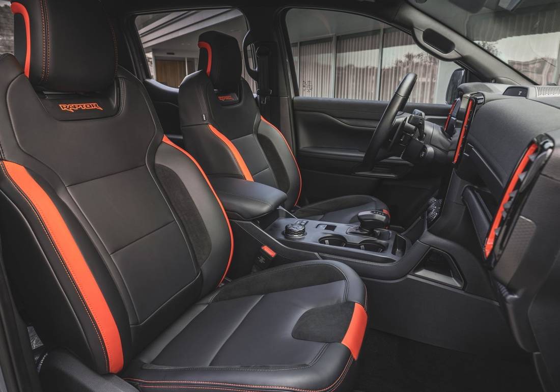Ford-Ranger Raptor-2023 interior 2
