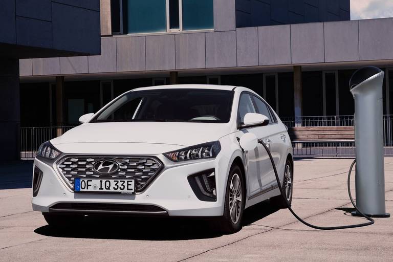  Eines der günstigsten Plug-in-Hybride ist der Hyundai Ioniq mit einem Basispreis von 32.000 Euro.