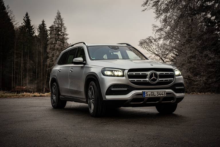 Mercedes-Benz-GLS-580-Front