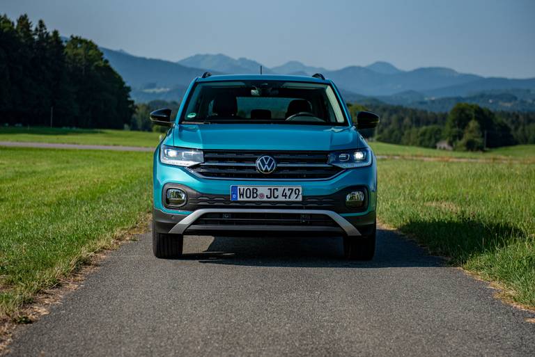  Der VW T-Cross gibt sich klar als Mitglied der Volkswagen-SUV-Familie zu erkennen. Die LED-Scheinwerfer sind optional erhältlich.