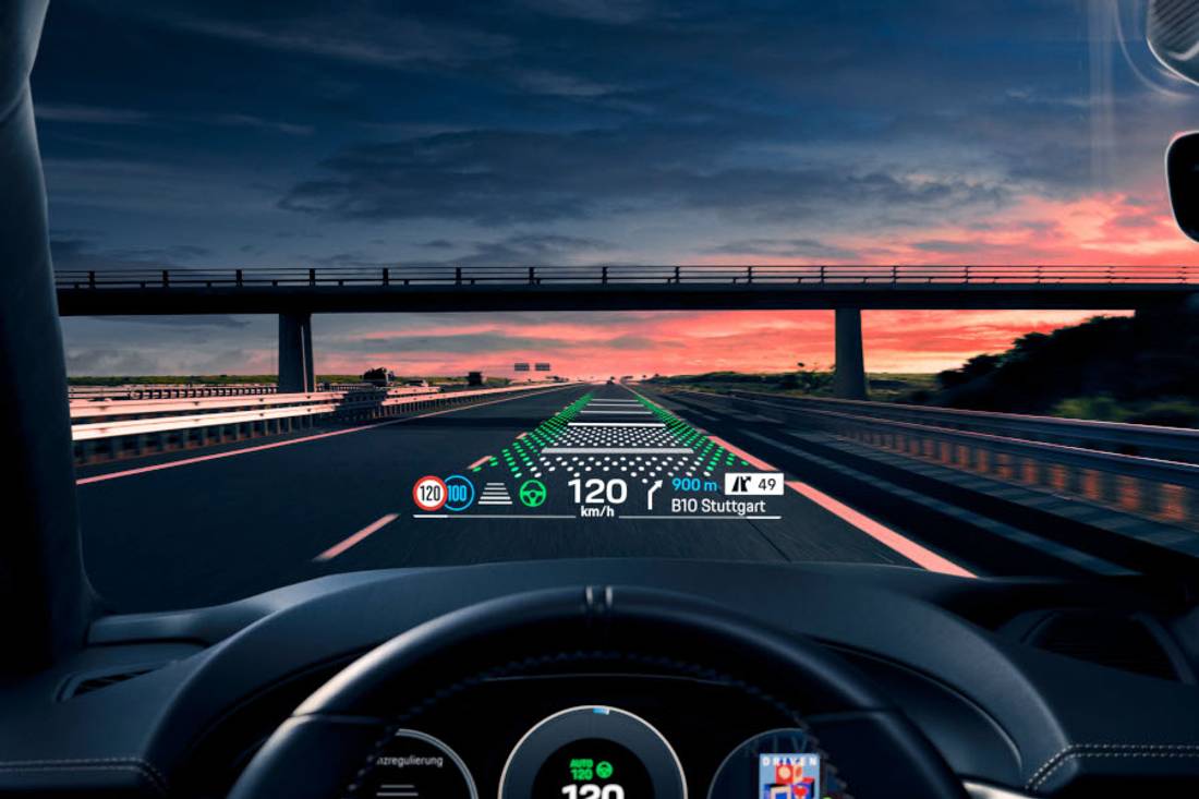 Porsche-Macan-2024-Head-Up-Display