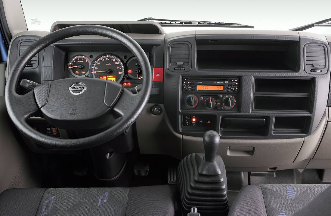 nissan-cabstar-interior