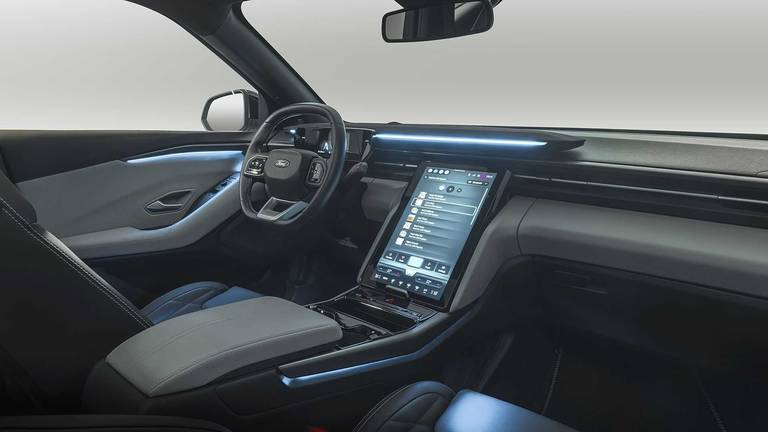 ford-explorer-elettrica-2023-interior