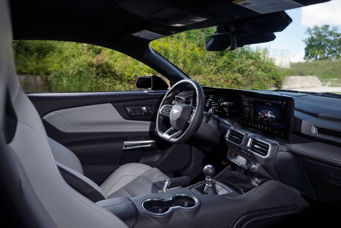 Ford-Mustang-2023-Interieur