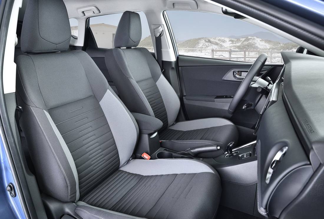 toyota-auris-seats