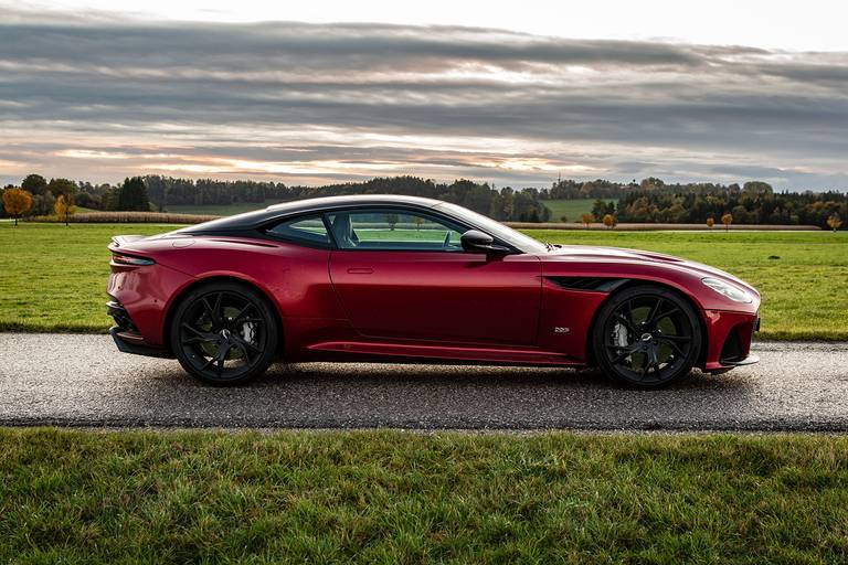 Aston-Martin-DBS-Superleggera-Side