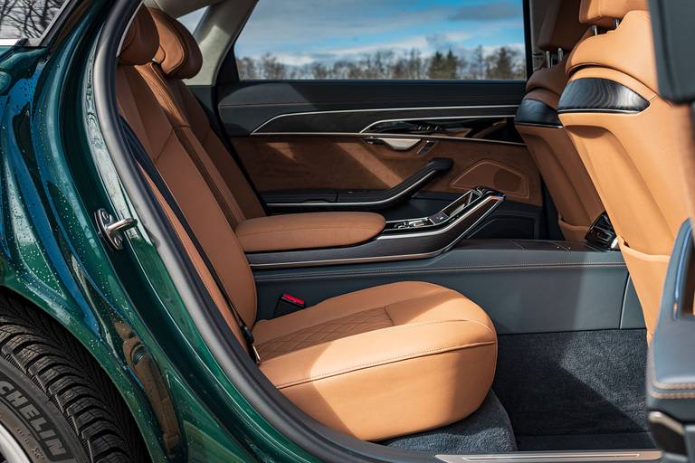 Audi-A8-60TFSIe-2020-Backseats