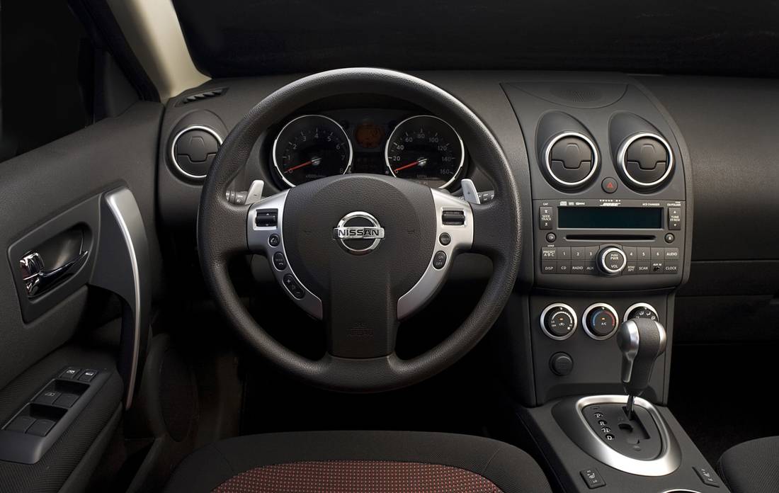 nissan-rogue-interior