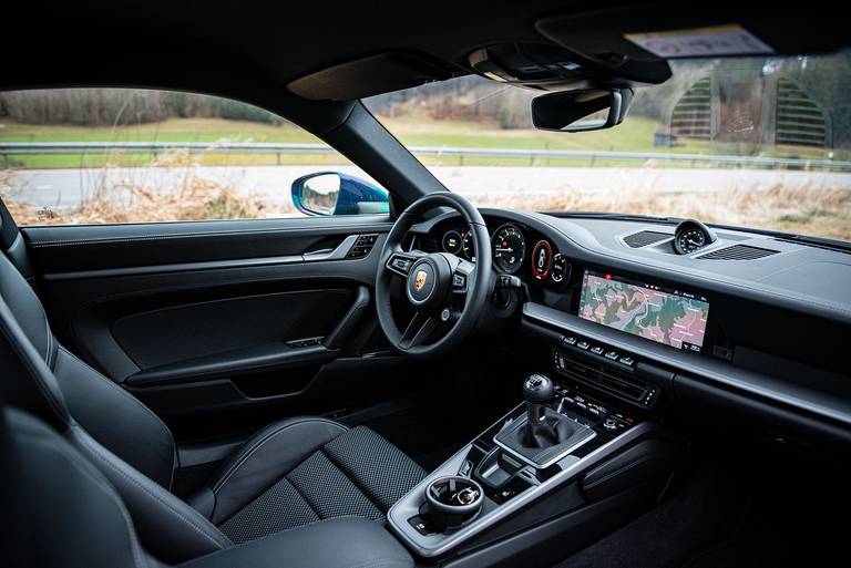 Porsche-911-Carrera-S-Schalter-2021-Interieur