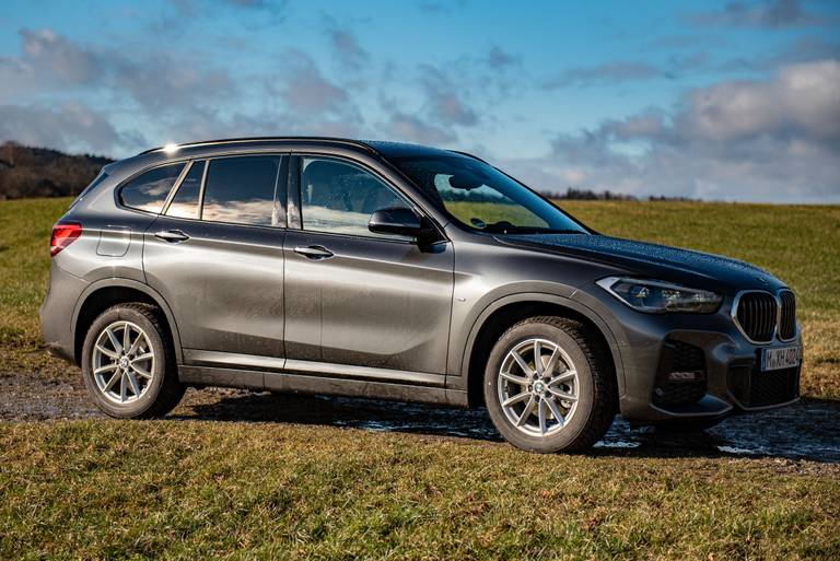 BMW-X1-F48-xDrive18d-Front-Side