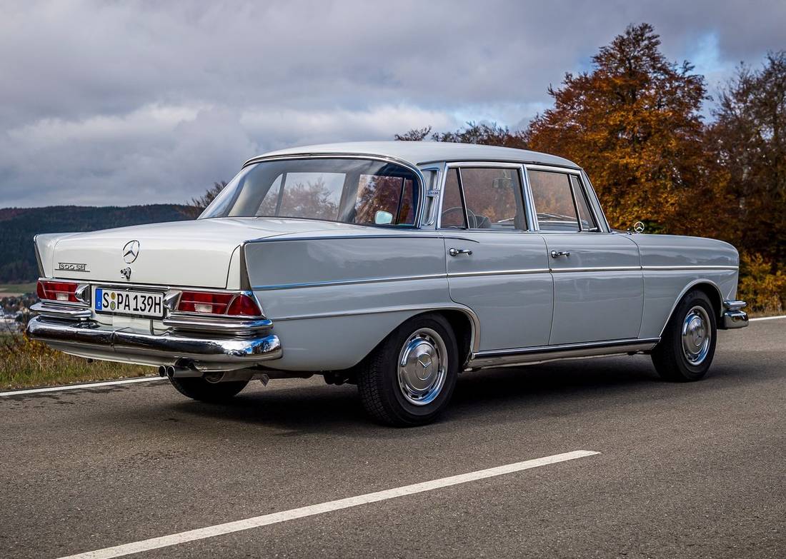 Mercedes-Benz-300_SE_W112