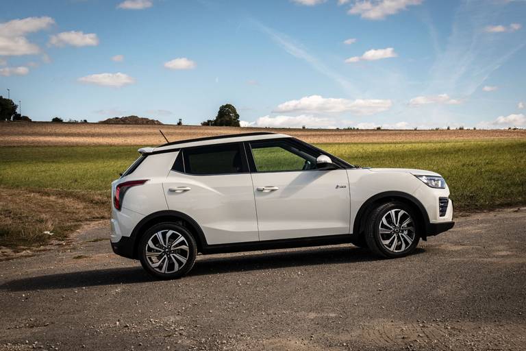 SsangYong-Tivoli-Side