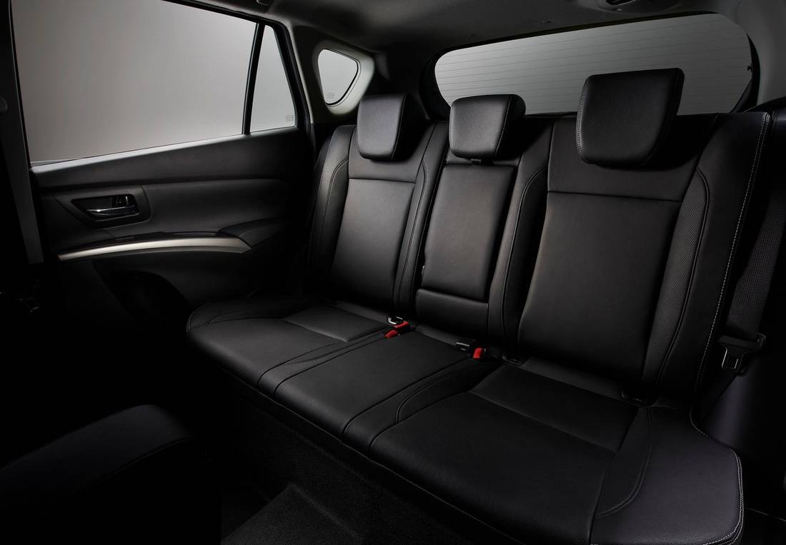 Suzuki-SX4-2014 interior 2