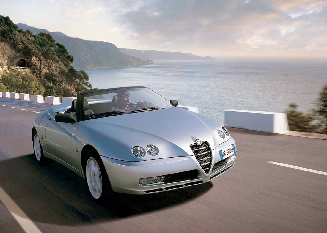 Alfa Romeo präsentiert mit dem Spider ein Cabrio, das 2022 ab ca. 8.000 Euro gebraucht zu finden ist.