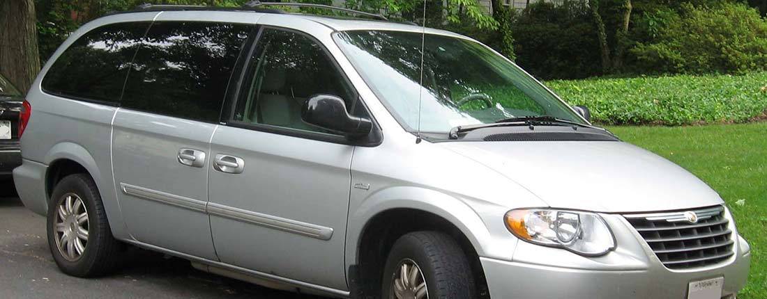 chrysler-town-and-country-l-03