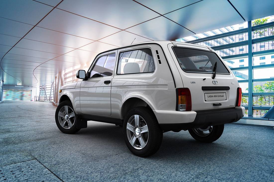 lada-urban-back