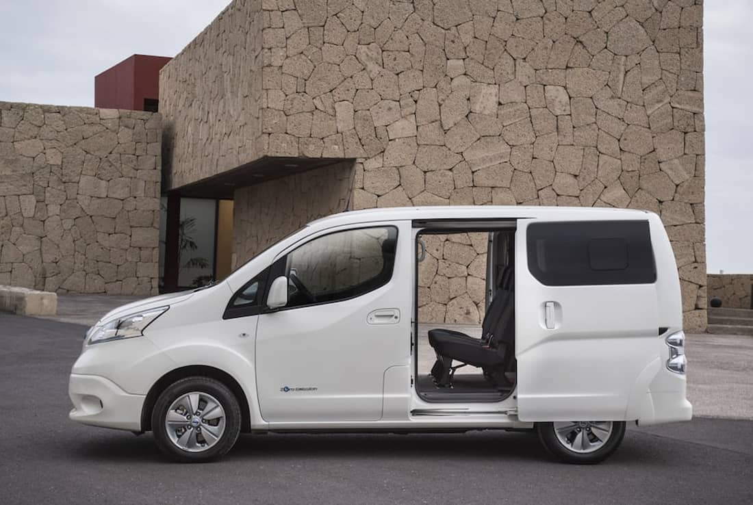  Mit bis zu 7 Sitzen gibt es den Elektro-Transporter Nissan E-NV200.