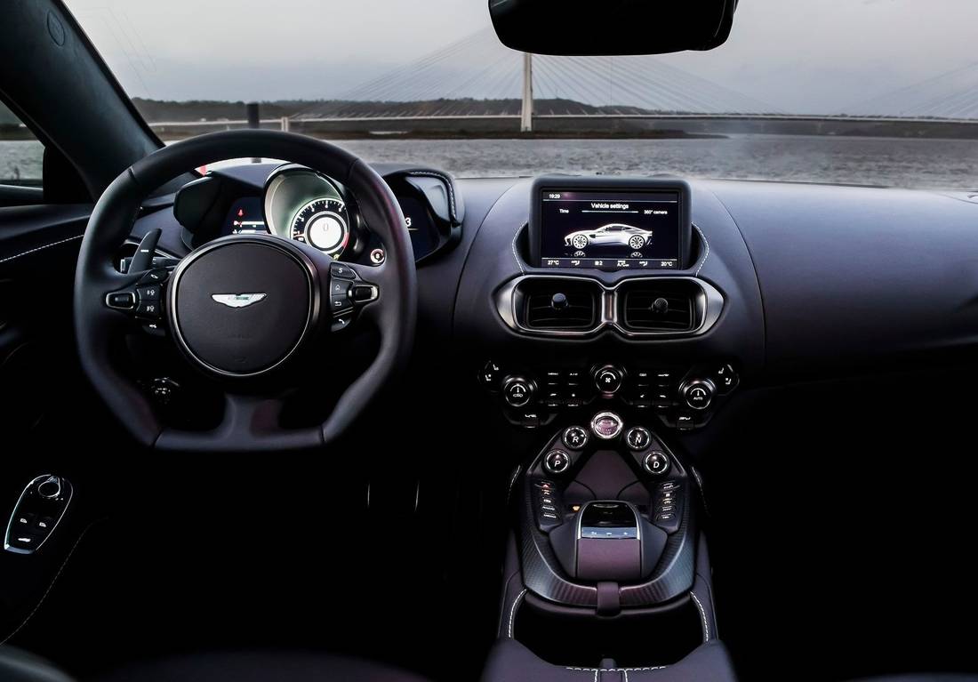 aston-martin-vantage-interieur