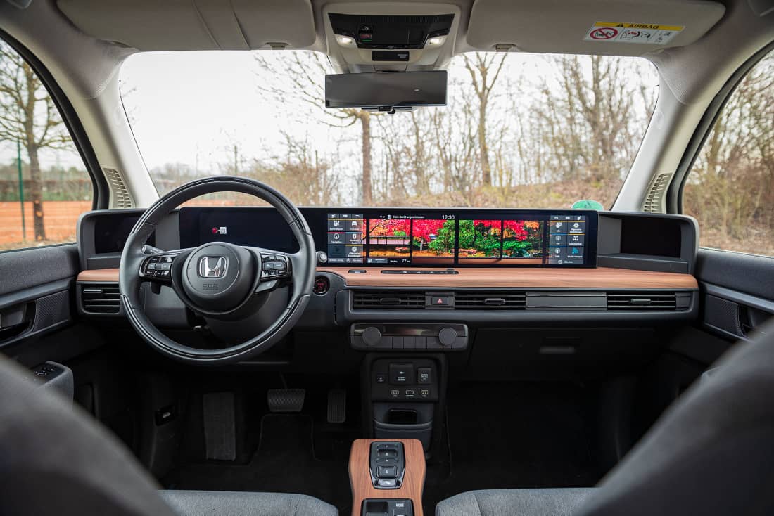 Honda e 2021 cockpit