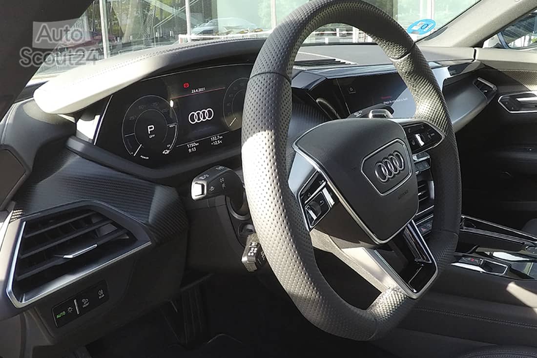 fotos audi e-tron gt volante y relojes