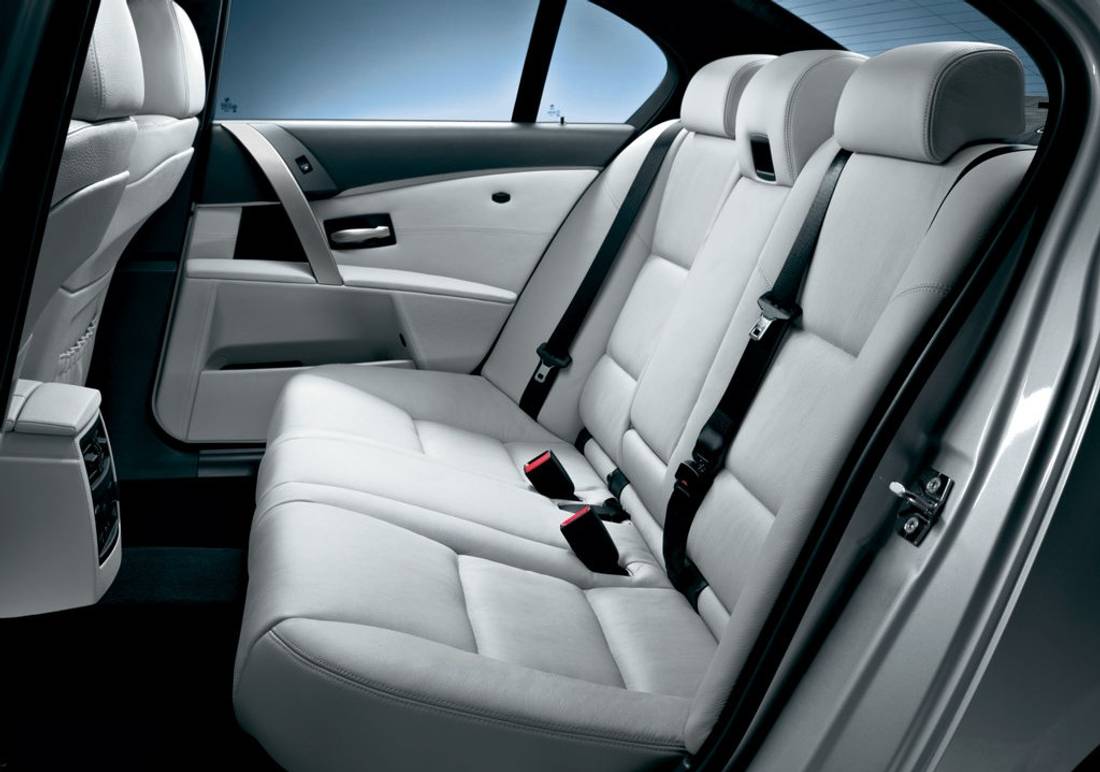 bmw-m5-e60-backseats.jpg