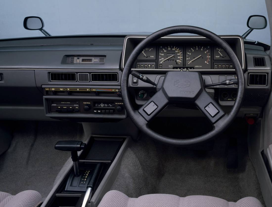 nissan-laurel-interior