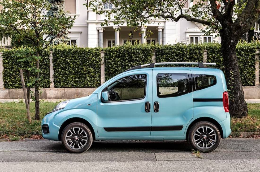  Despite its compact exterior dimensions, the Fiat Qubo minivan is designed for maximum flexibility and appeals to practical families.