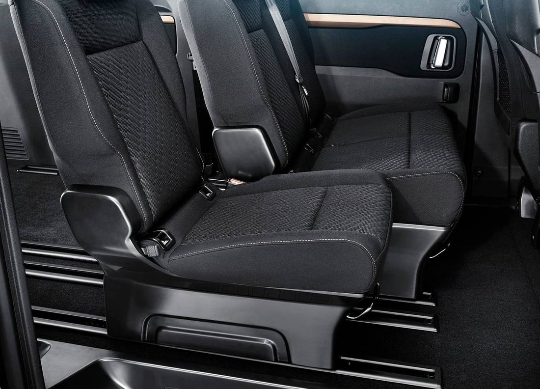 Toyota-ProAce Verso interior 2