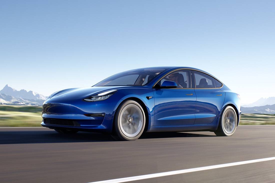 tesla-model-3-elektroauto-blau