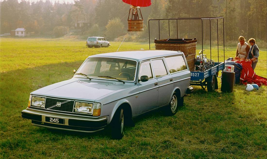 volvo-245-front