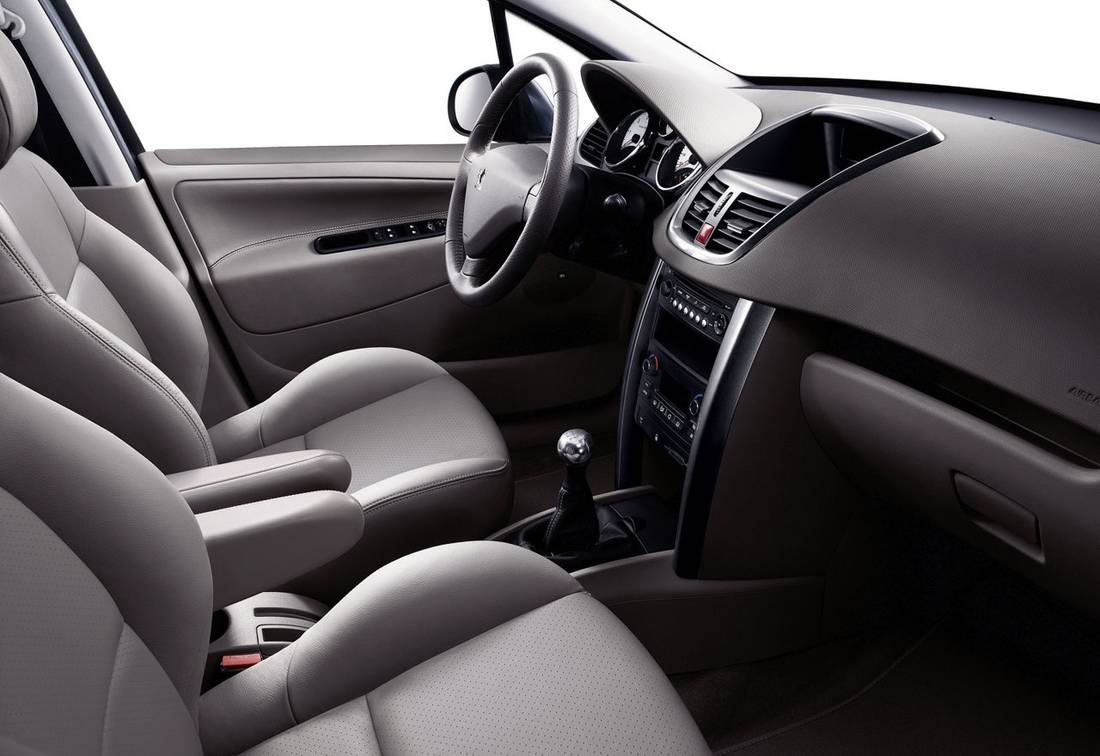 Peugeot 207 interior 