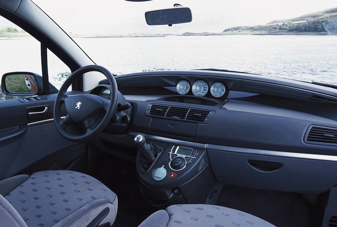 peugeot-807-interior