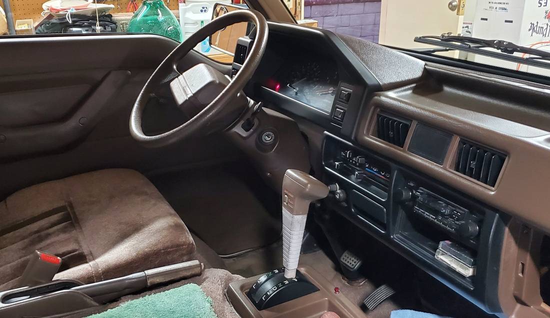 mitsubishi-delica-interior