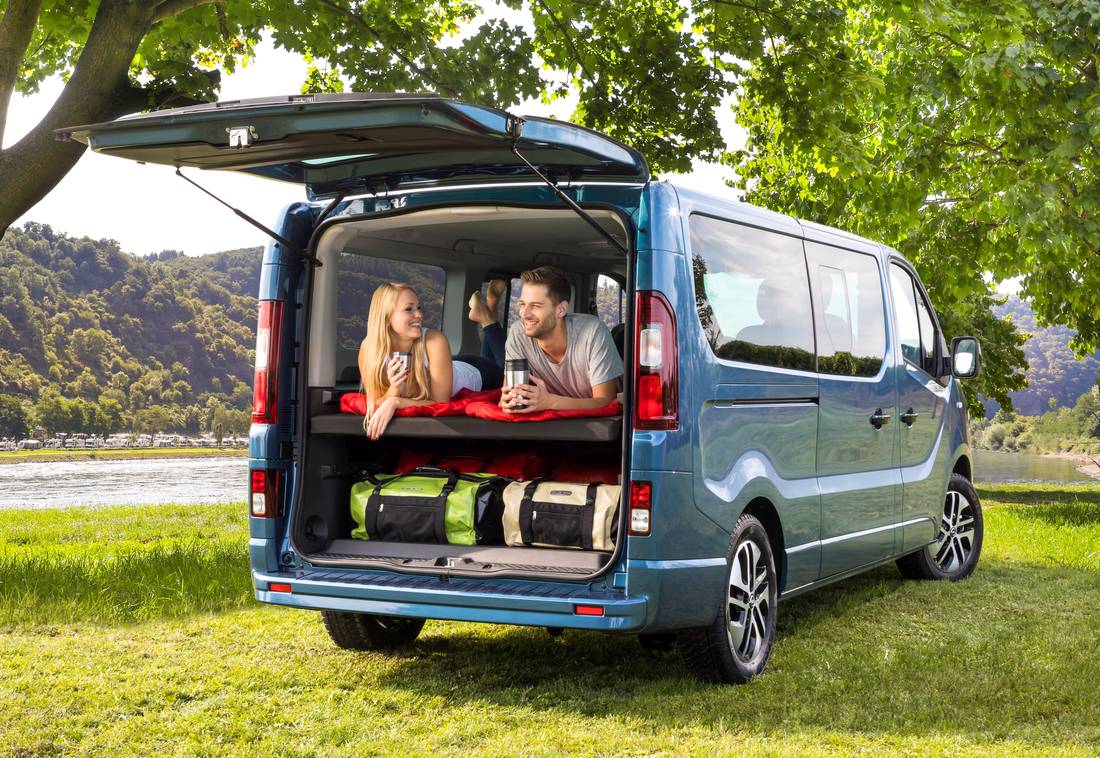 opel-vivaro-life-back