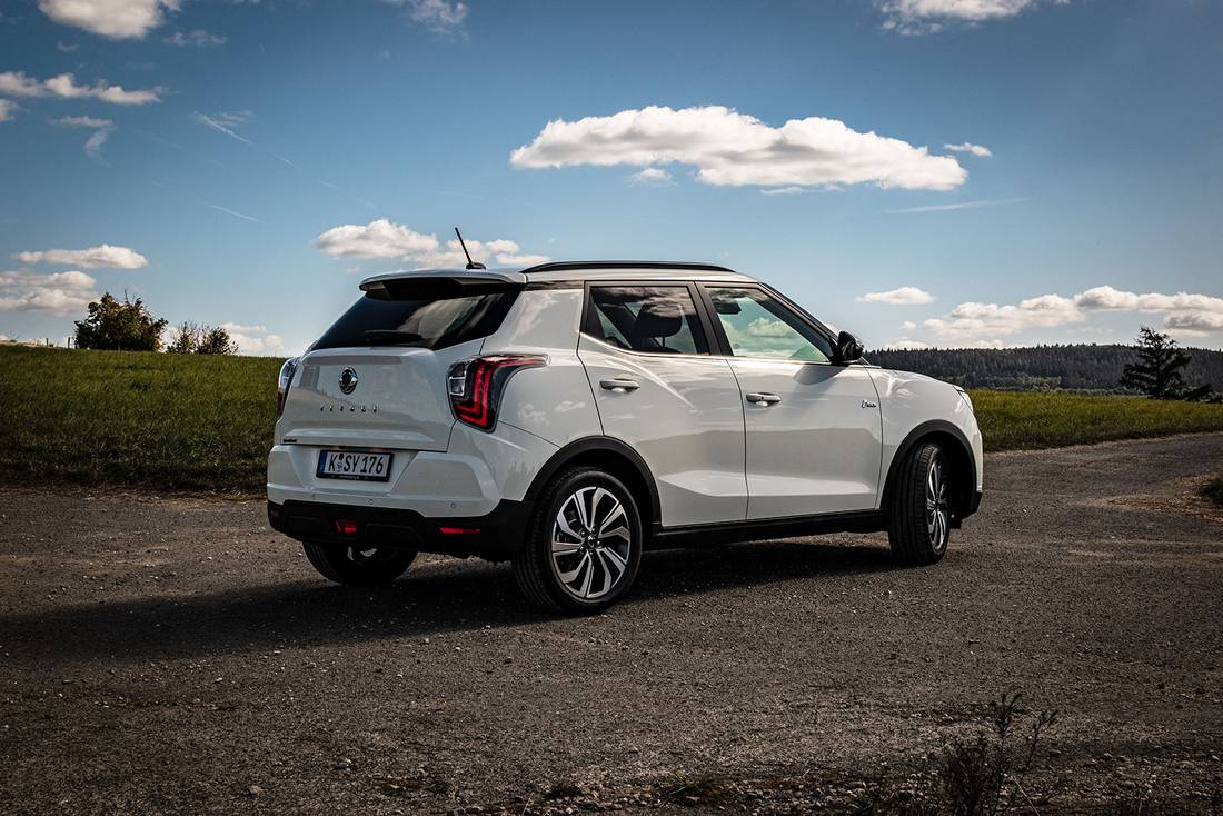 ssangyong-tivoli-back