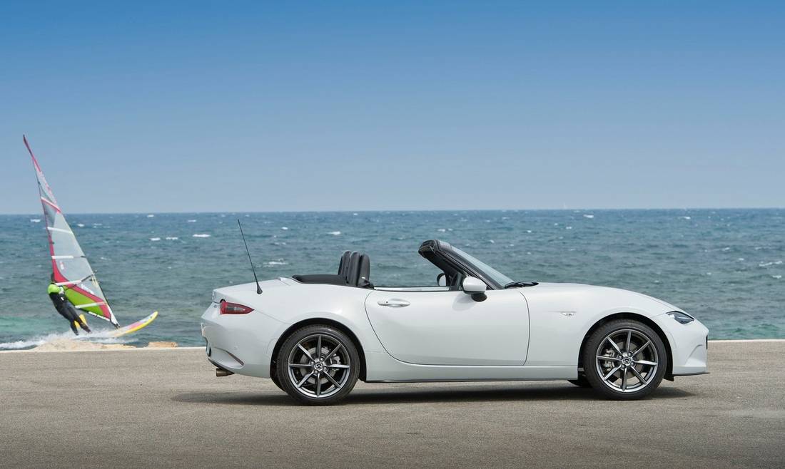 mazda-mx-5-cabrio-side