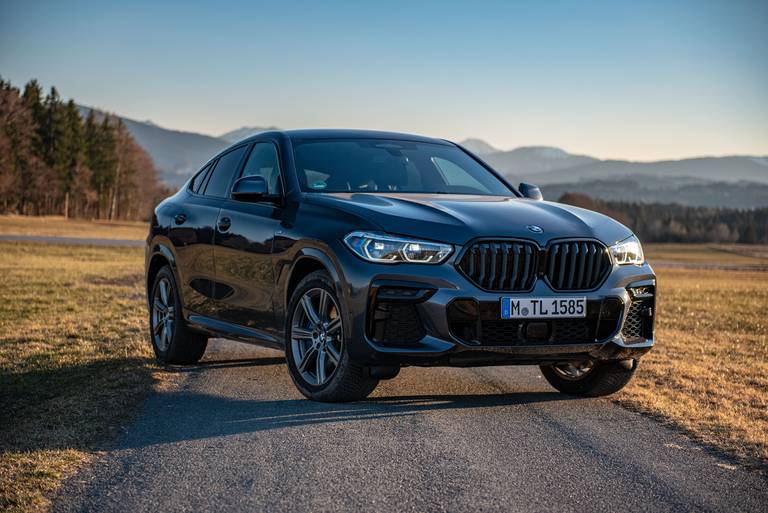 BMW-X6-xDrive40d-Front-Side