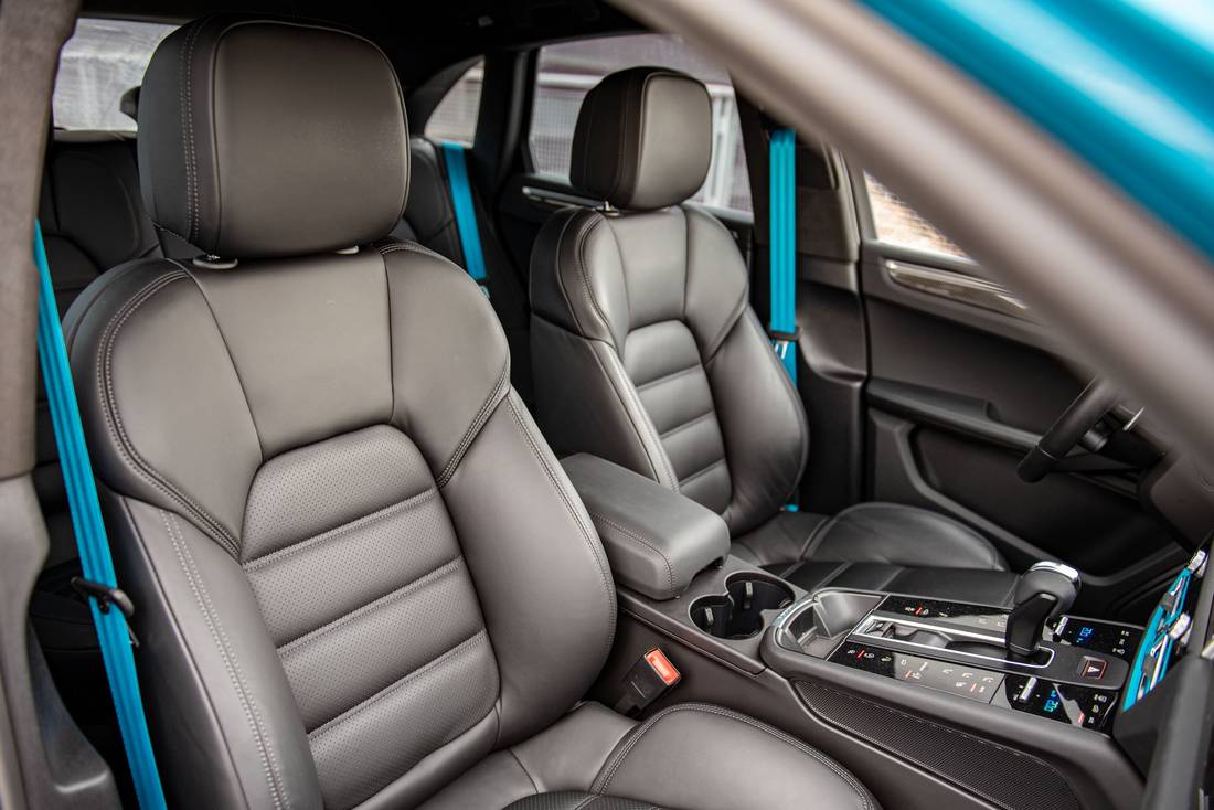  The adaptive 18-way sports seats are extra, but they even fit tall people like they were tailor-made.