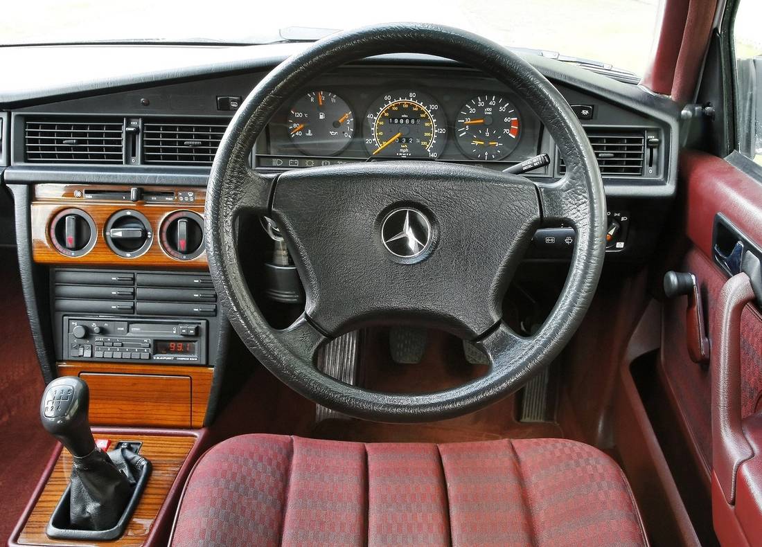 mercedes-benz-w201-interior