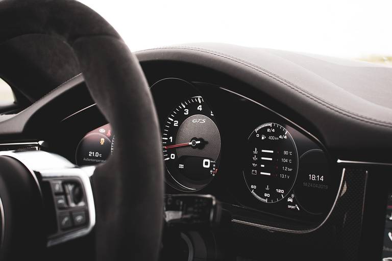 Porsche-Panamera-GTS-Sport-Turismo-cockpit