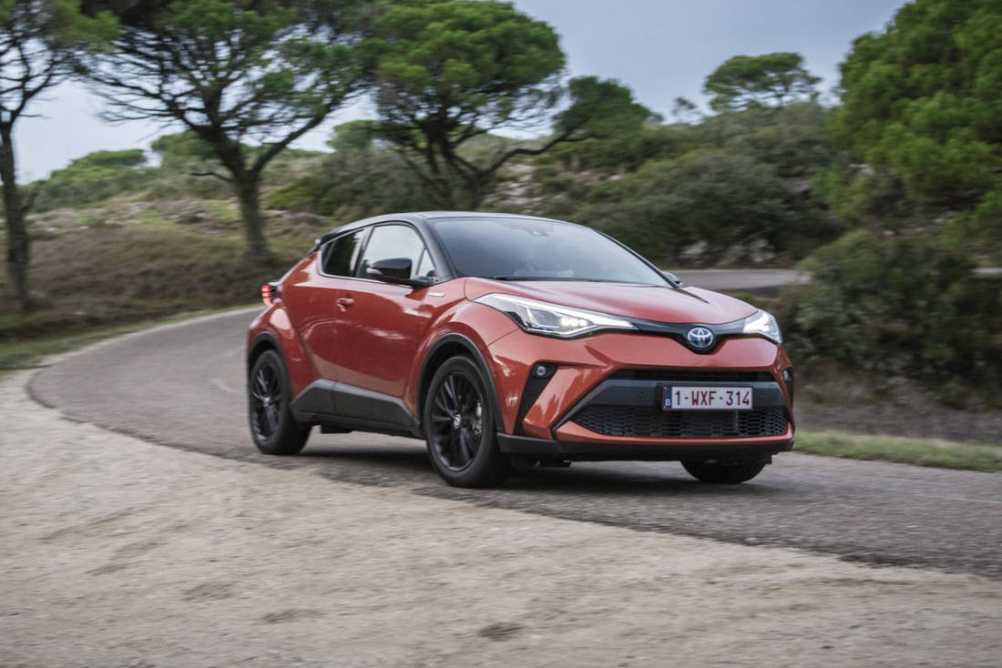 statistieken halsband Vervuild Review Toyota C-HR 2.0 High Power Hybrid (2020) - AutoScout24