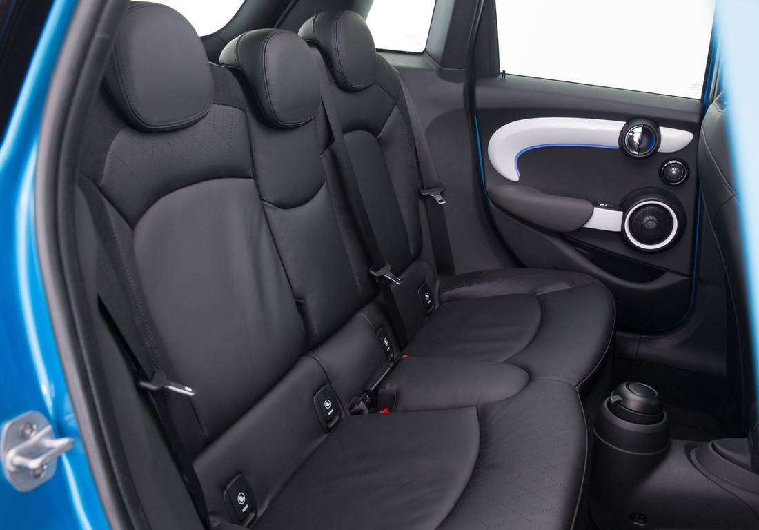 Mini-Cooper 5-door-2015 interior 2
