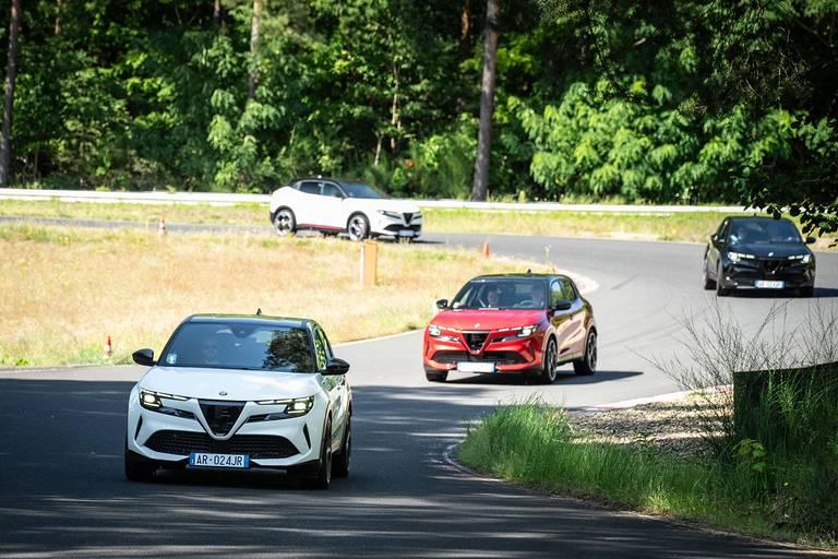 alfa-romeo-junior-2025-dynamic