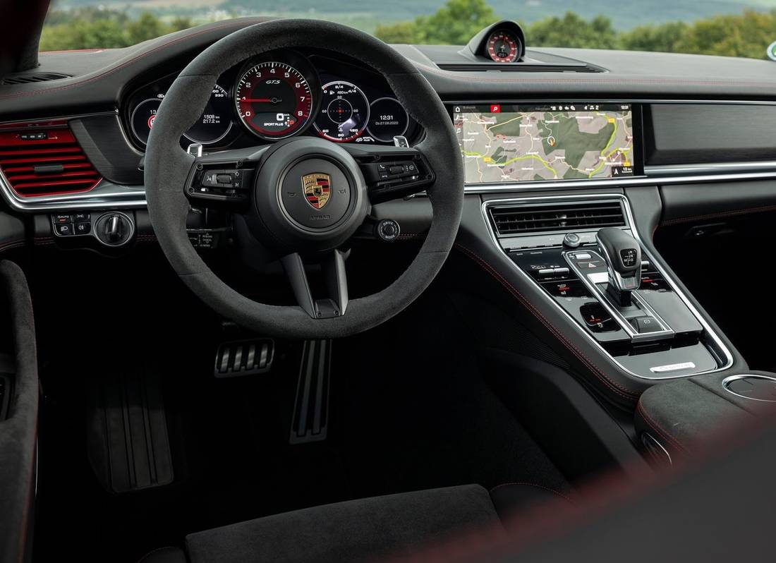 porsche-panamera-gts-interior