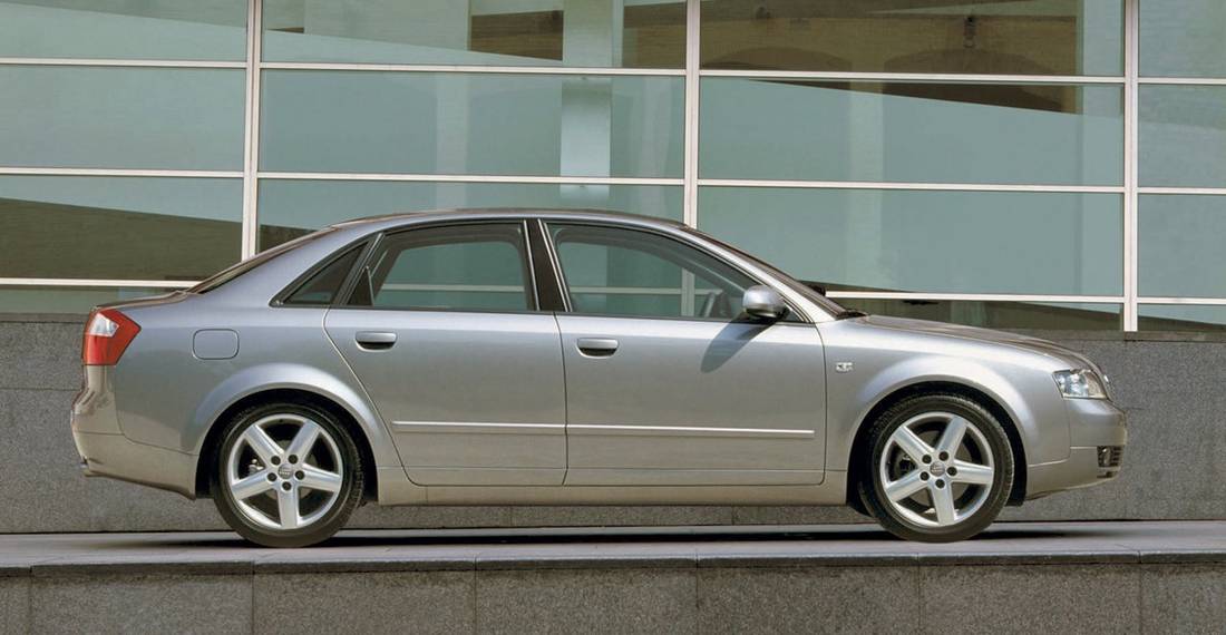 Audi-A4-B6-Side
