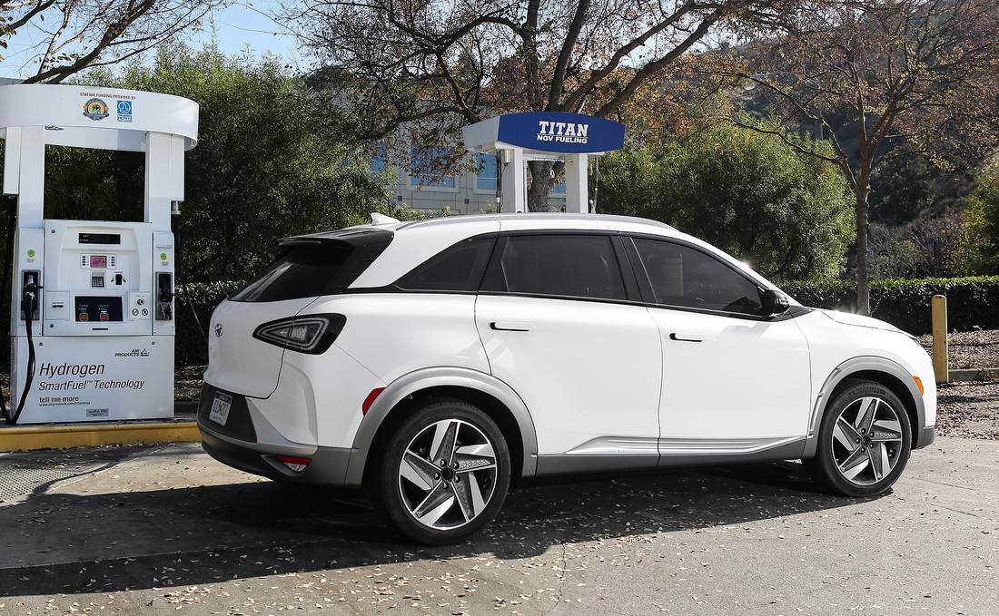 hyundai-nexo-wasserstoff-tankstelle