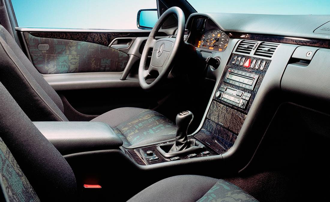 mercedes-benz-210-interior