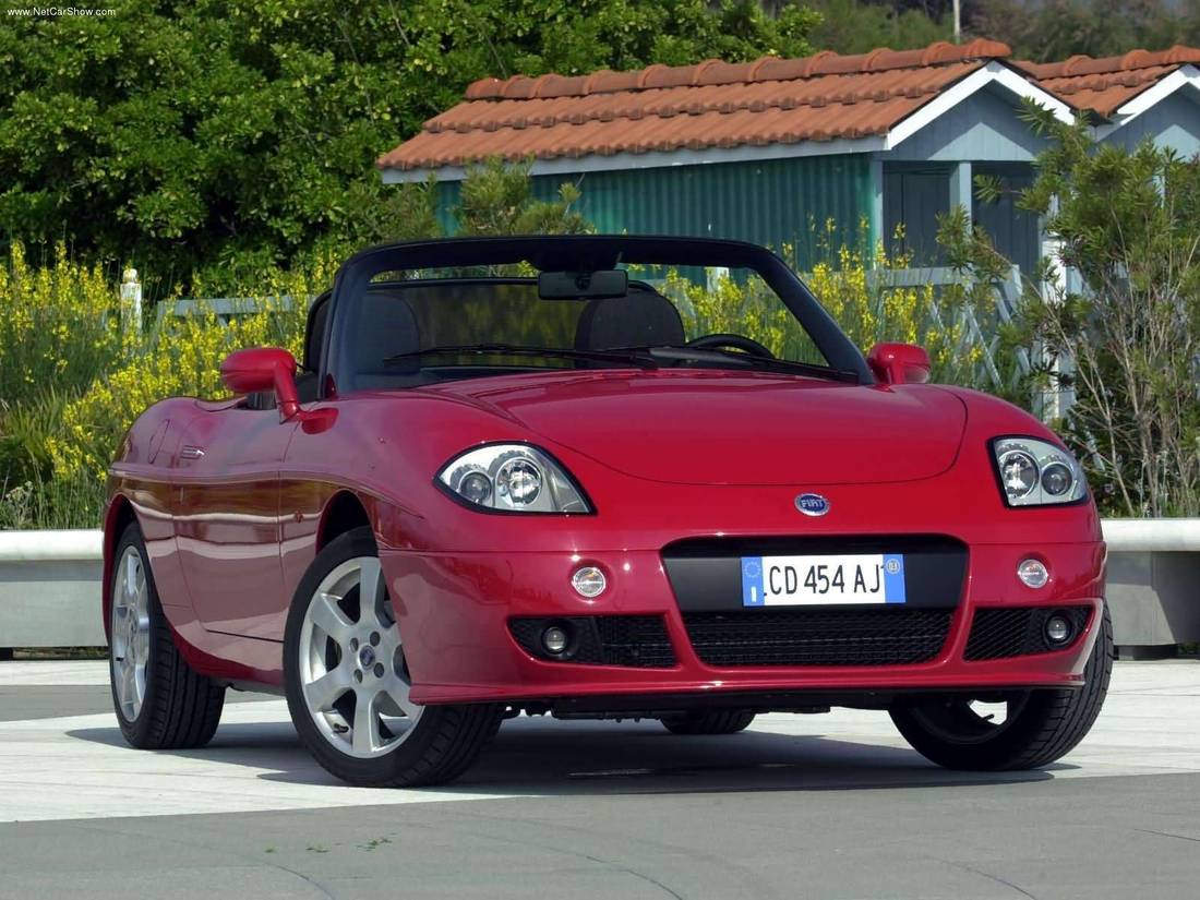  Ist wohl die italienische Antwort auf den Mazda MX-5: Der kleine Roadster Fiat Barchetta.
