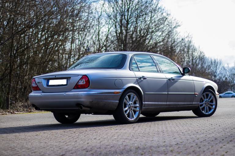 Jaguar XJR X350 Back 1