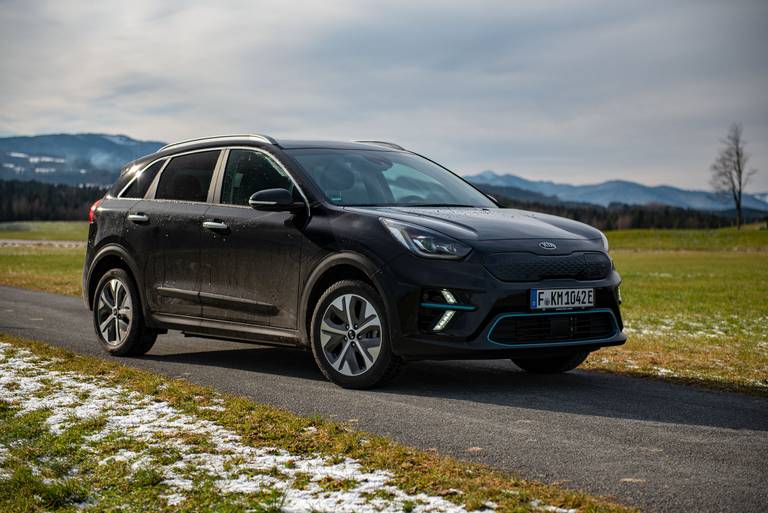 Kia-e-Niro-64-kWh-Side